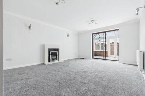 CAM04739G0-PR0307-STILL005