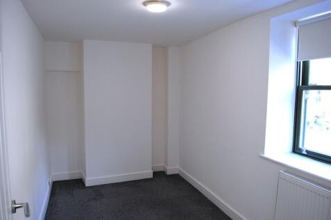 *** 1 BEDROOM FLAT, AVAILABLE NOW*** photo 5