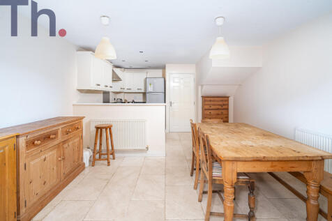 Kitchen/Dining Area