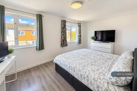 Copperfield, Chigwell, IG7 photo 3