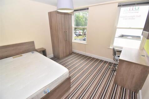 3-bed flat on Flat 9, Clarendon House, Clarendon Square, Leamington Spa, Warwickshire, £1,920/mo