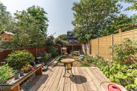 234 Greenford Ave gard.jpg