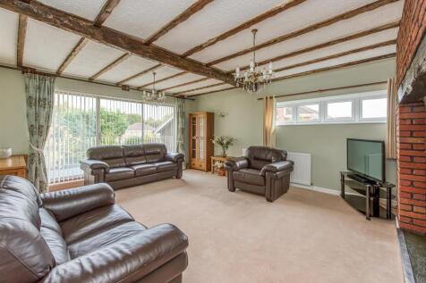 6 St Johns close-Living Room.jpg