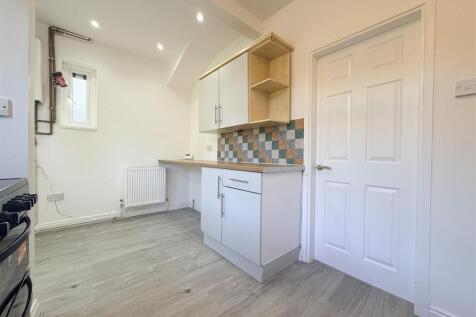 Pollard Crescent, S5 photo 5
