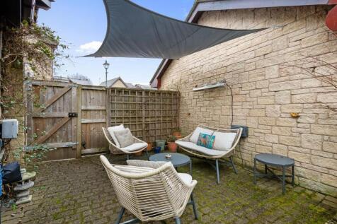 9 Tower Court External-4.jpg