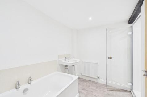 CAM01721G0-PR0115-STILL013