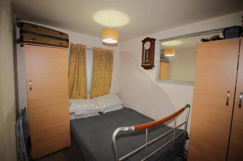 BEDROOM 1.JPG