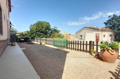 3 Bedroom Semi-Detached For Sale-PIN21-10