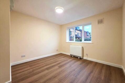 Springwood Crescent, Edgware, Edgware photo 4