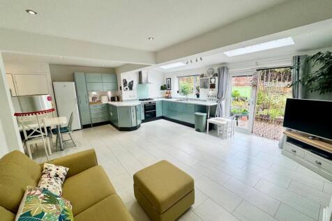 Kitchen 3.jpg