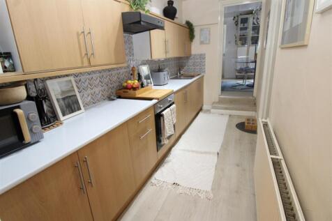 Kitchen 2.JPG