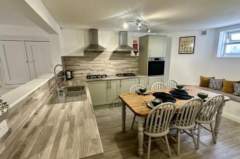 6-bed house on Southern Terrace, Mutley, Plymouth, £585/mo