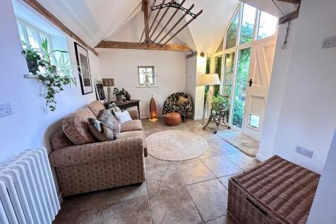 3-bed semi-detached on Debenham, Suffolk, £1,750/mo