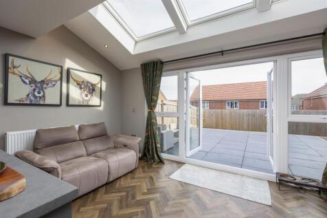 Ploughlands Grove 4 Kitchen Dining Room-4.jpg