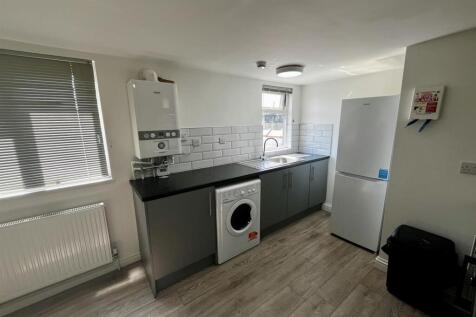 1 bed flat to rent Whitchurch Road, Cardiff CF14