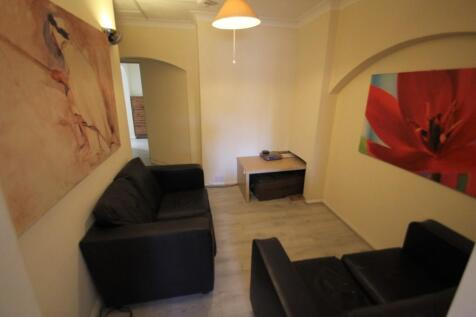 Larchwood Drive, Egham, Surrey, TW20 photo 4