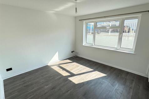 104 Calshot Close Lounge