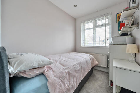 1297553-9-682f2df...