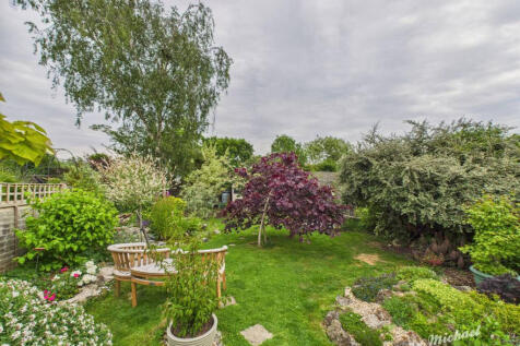 CAM03218G0-PR0684-STILL004-thumbnail-h750-70