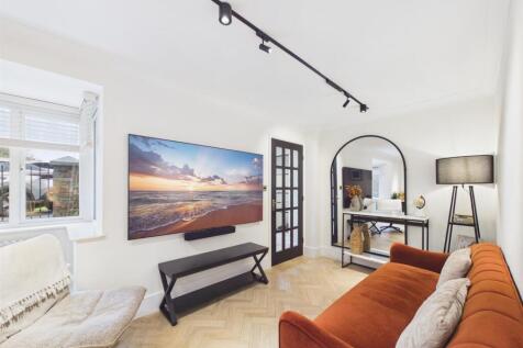 lounge 1.jpg