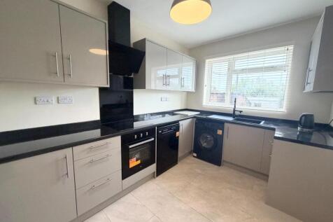 Lovat Drive, Northampton photo 2
