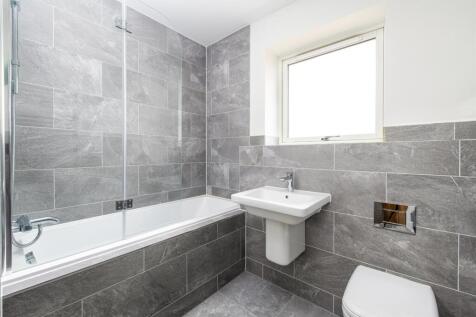PLOT 7 - 12. Bathroom.jpg