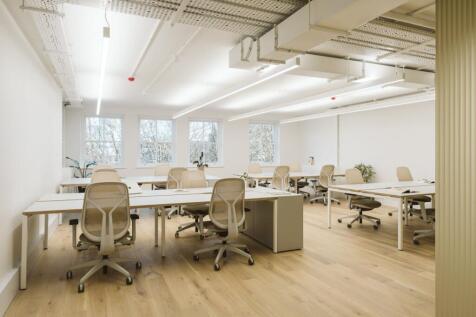 241220 18 Clerkenwell Close05.JPG