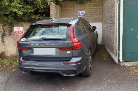 8 Ferndale Parking, Dartmouth