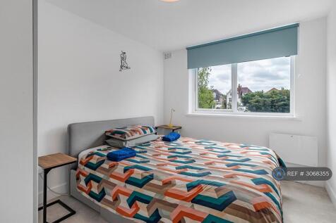 Pickwick Court, London, SE9 photo 4