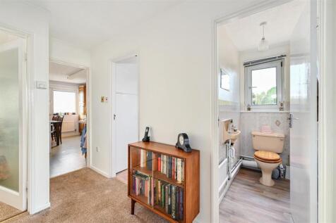 18 St Peter¿s court tn40 (8).jpg