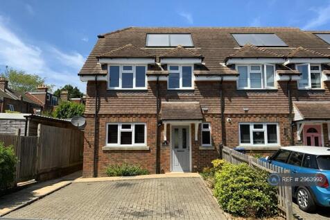 3-bed semi-detached on Pitwick Cottages, Crawley, RH10, £2,000/mo
