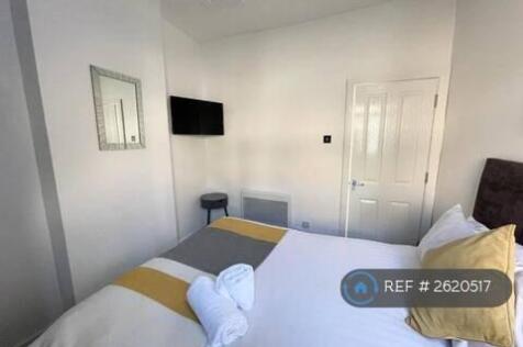 Main Double Bedroom 2