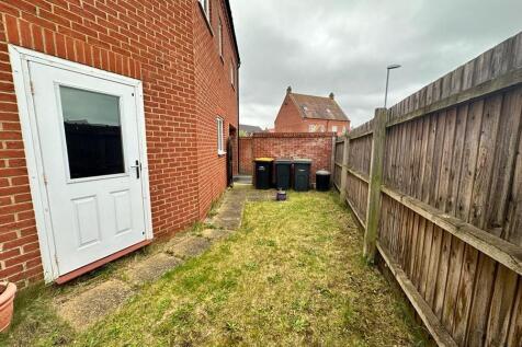 Saxon Way, Great Denham, MK40 photo 3