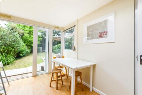 St James Close, St Johns, Woking, Surrey, GU21 photo 4