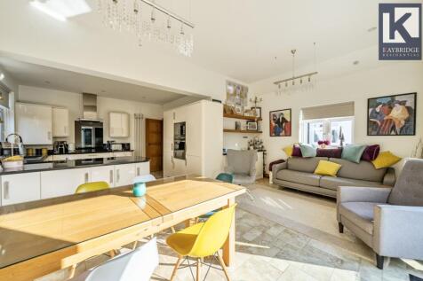 Mavis Avenue, Epsom