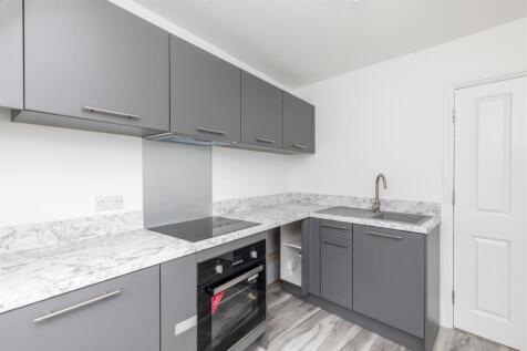 P2304 KITCHEN 2.JPG