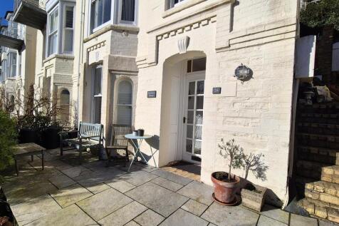 Front courtyard 2.jpg