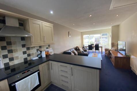 Amesbury Court, Launceston Road, Wigston photo 3
