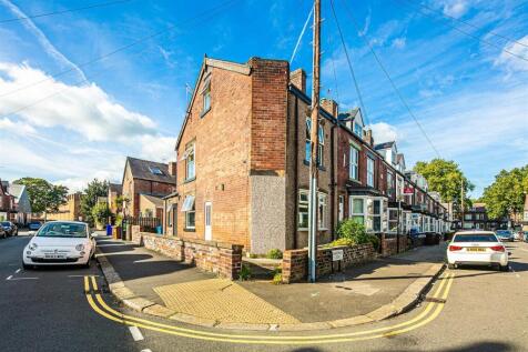 Charming brick terraced house in a sunny spot...