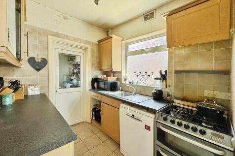 66, Crown Hills Avenue, LE5 4HE