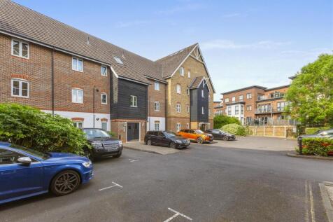 Wye Gardens, Fryers Lane-14.jpg