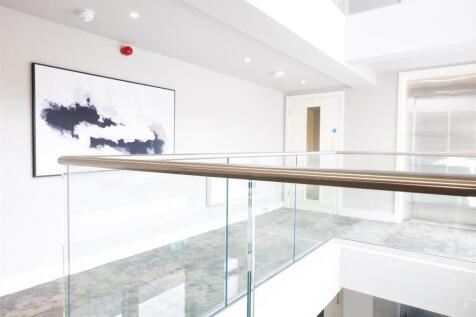 FIRST FLOOR COMMUNAL LANDING