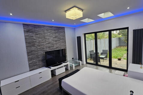 Luxurious 4 Bedroom House