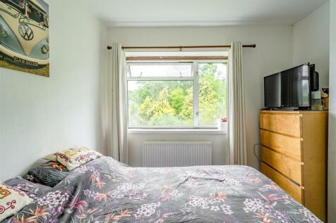 28 Highwood Crescent-04.jpg