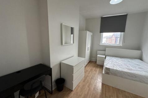Birch Lane, Longsight, £140pppw photo 4