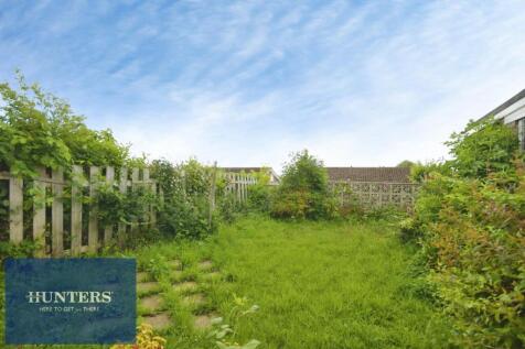 REAR GARDEN 01.jpg