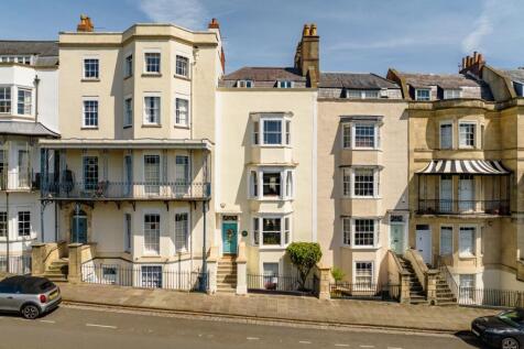 Elegant Georgian façade 