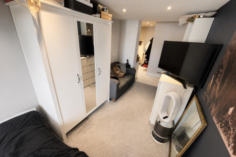 BEDROOM 2.png