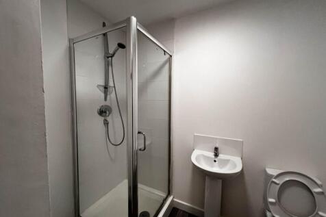 En-suite room, in Gardner Street, Salford (ID# 41) photo 4