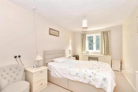 Jasmine Court Horsham RH12 photo 3